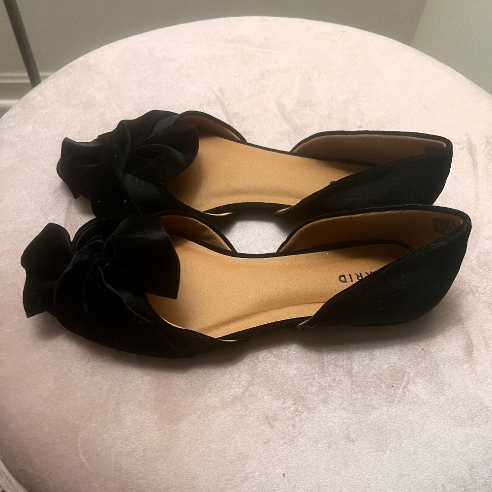 Black Pointy Flats